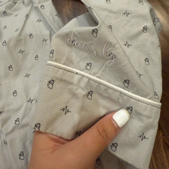 Figs Pajamas Set Grey Heartbeats Long Sleeve and Shorts size Large - Picture 7 of 15